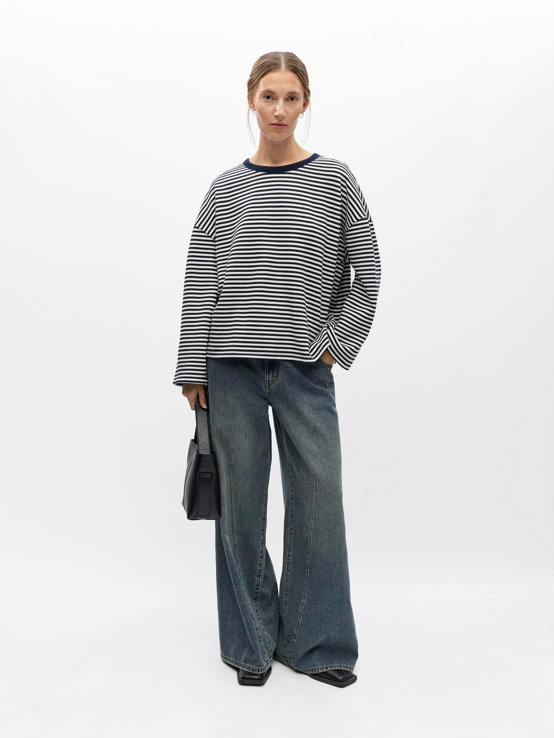model_shot-front_full